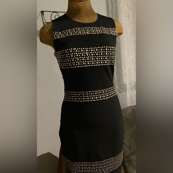 GUESS Los Angeles Sleeveless Dress - Picture 9 of 9